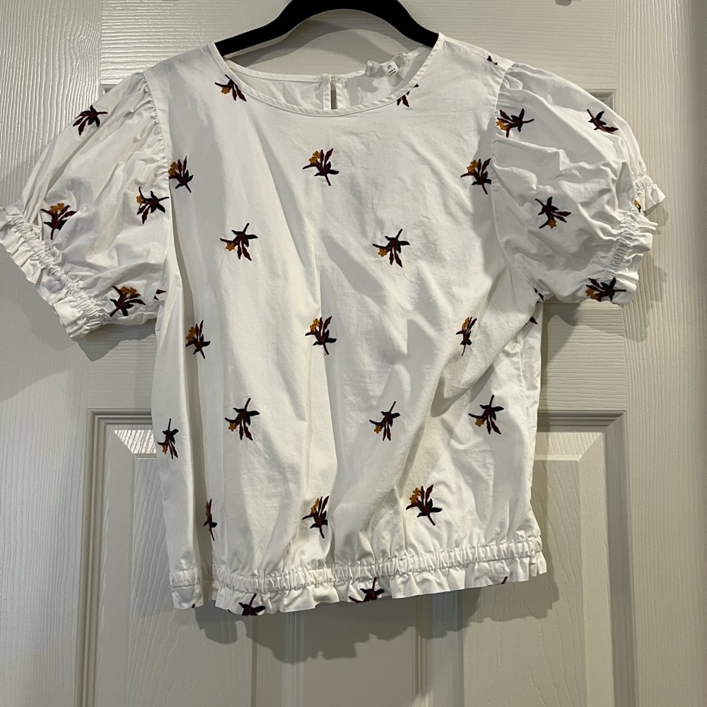 A Loves A White Blouse (XS)
